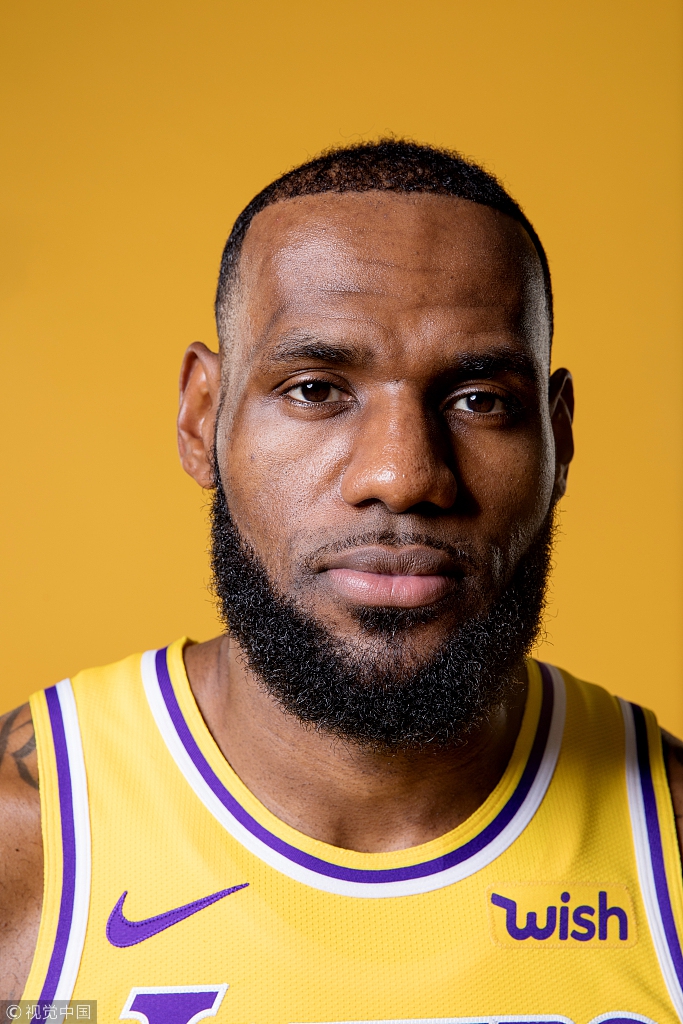 詹姆斯新赛季定妆照新鲜出炉 紫金23你给打几分？