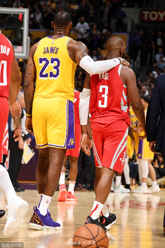 詹姆斯安抚兄弟保罗