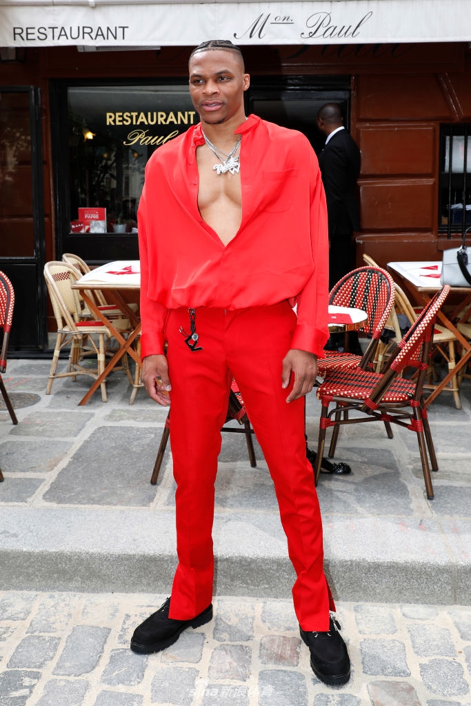 巴黎男装周LV秀场威少与吴亦凡同场比帅