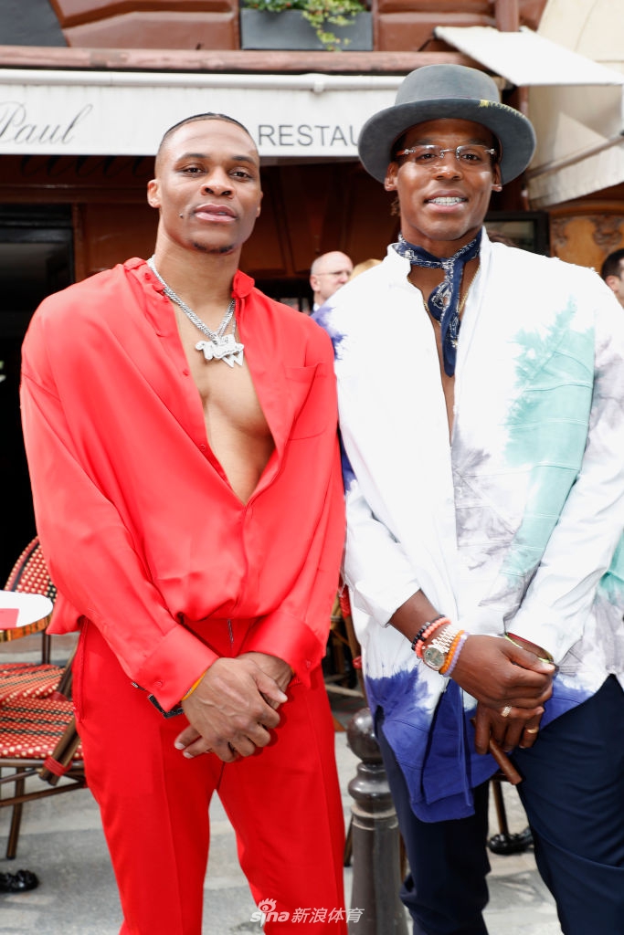 巴黎男装周LV秀场威少与吴亦凡同场比帅