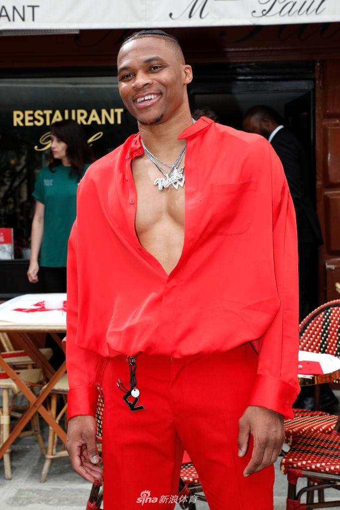 巴黎男装周LV秀场威少与吴亦凡同场比帅