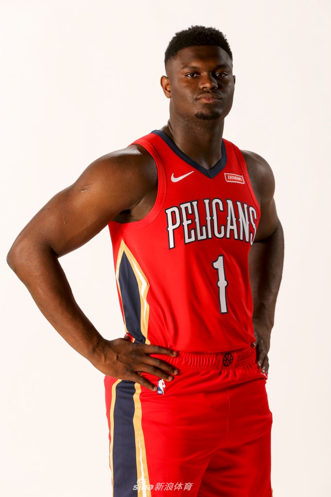 状元秀锡安拍摄球衣写真 鹈鹕迎来1号新王者