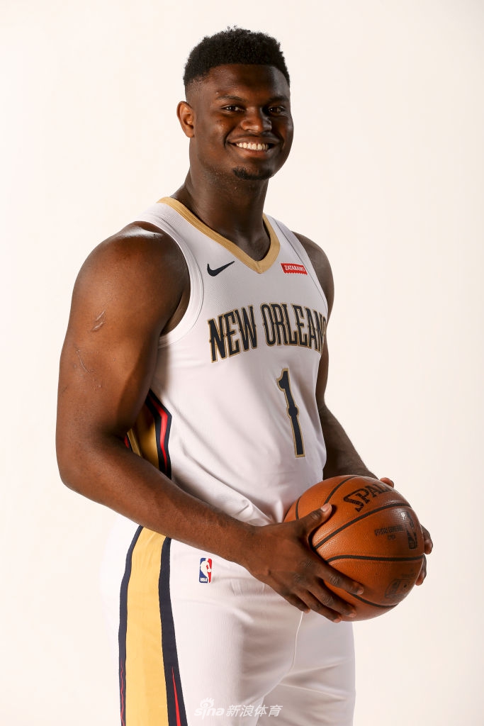 状元秀锡安拍摄球衣写真 鹈鹕迎来1号新王者