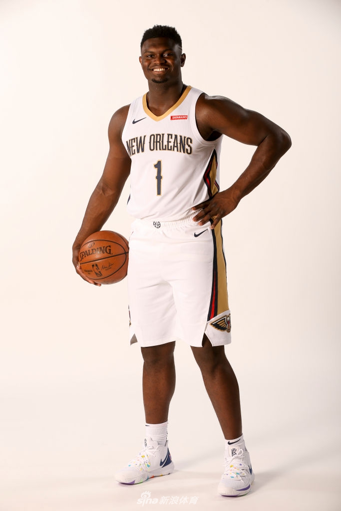 状元秀锡安拍摄球衣写真 鹈鹕迎来1号新王者