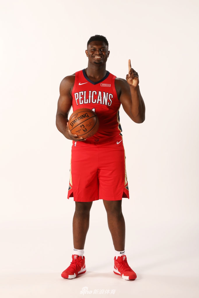 状元秀锡安拍摄球衣写真 鹈鹕迎来1号新王者