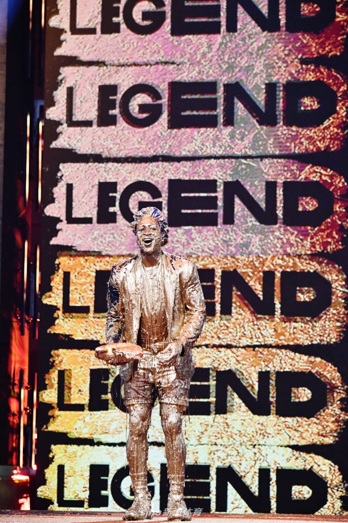 韦德获儿童运动选择奖传奇奖 秒变金人