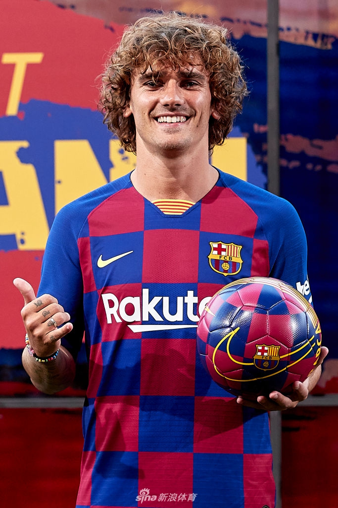 格列兹曼正式亮相巴萨 身披17号球衣
