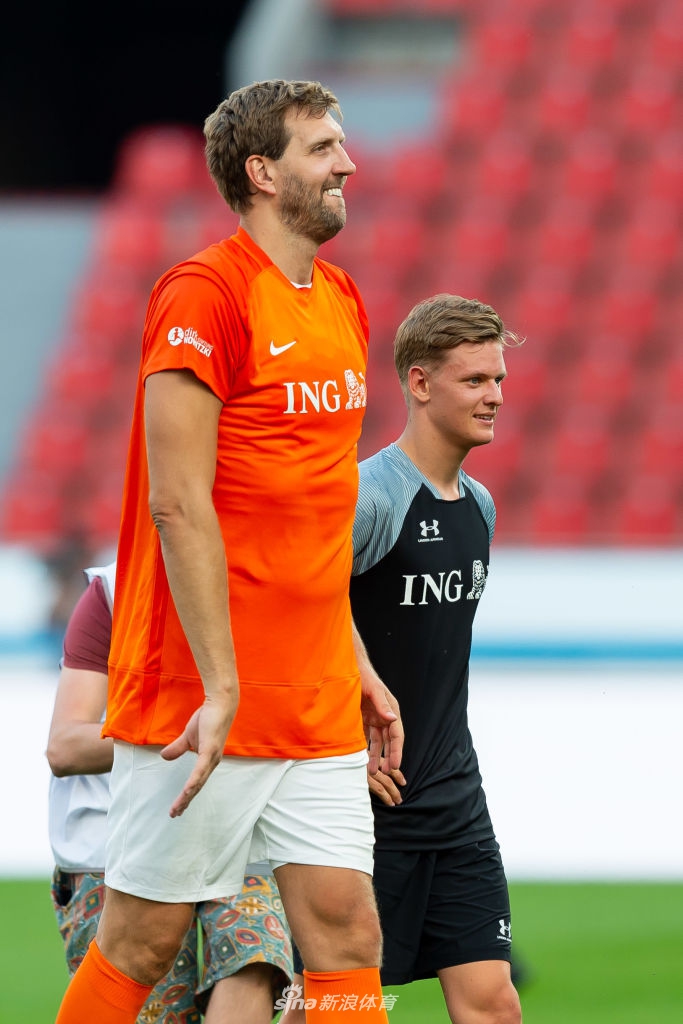 身高2米13的门将见过吗?诺天王变身绿茵场小飞机