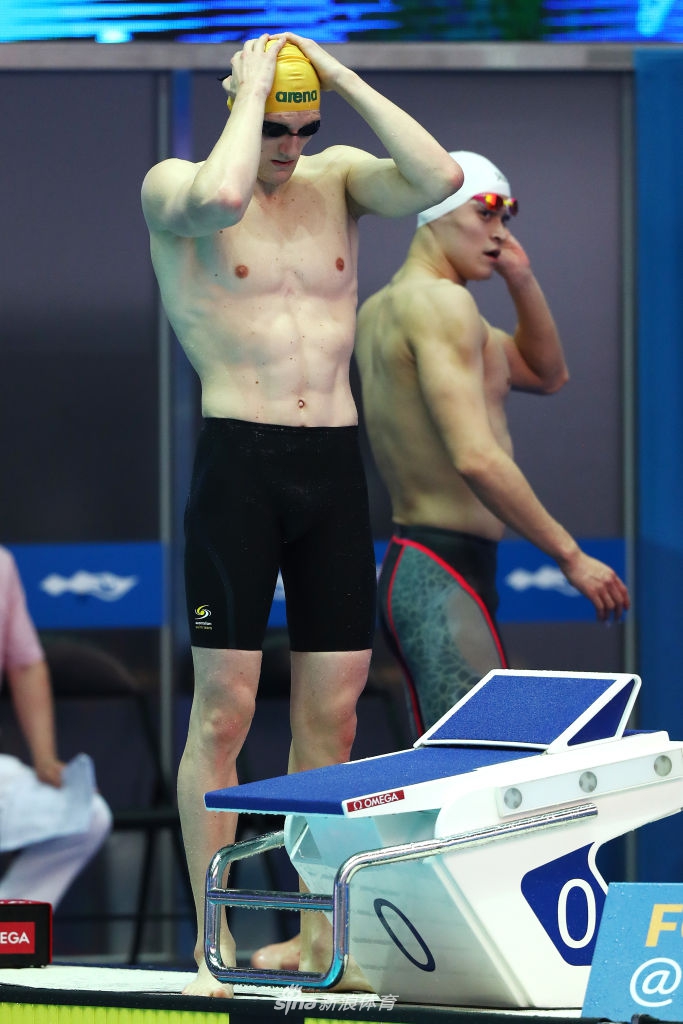 孙杨800自预赛与霍顿擦肩而过 一个晋级一个被淘汰