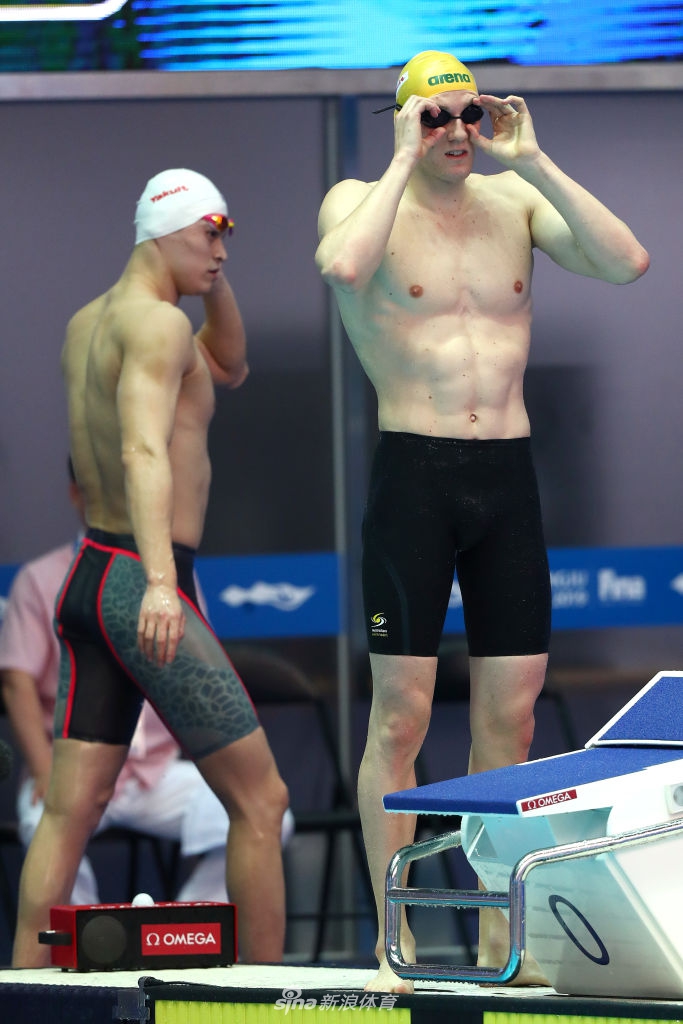 孙杨800自预赛与霍顿擦肩而过 一个晋级一个被淘汰