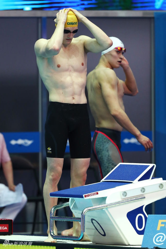 孙杨800自预赛与霍顿擦肩而过 一个晋级一个被淘汰