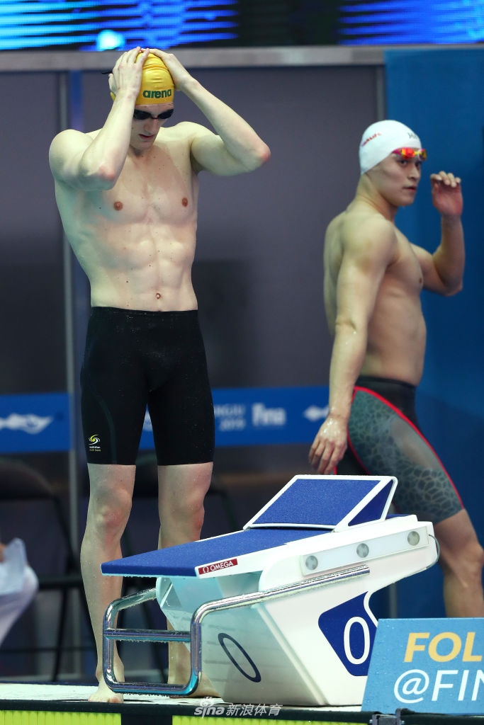 孙杨800自预赛与霍顿擦肩而过 一个晋级一个被淘汰