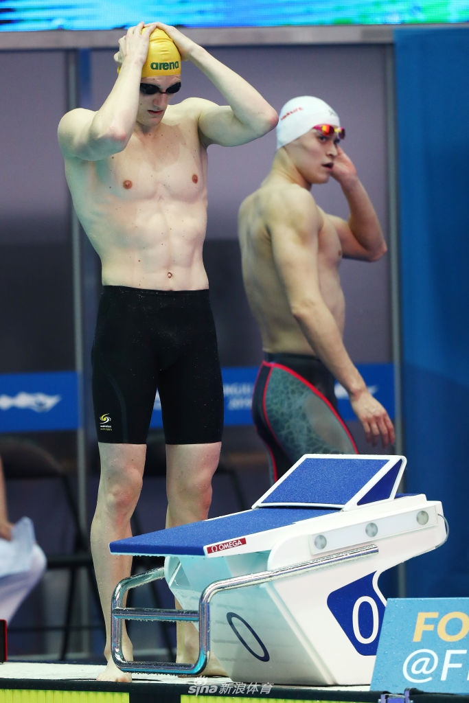 孙杨800自预赛与霍顿擦肩而过 一个晋级一个被淘汰