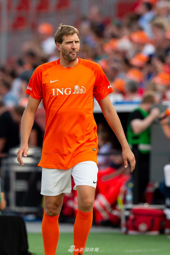 身高2米13的门将见过吗?诺天王变身绿茵场小飞机