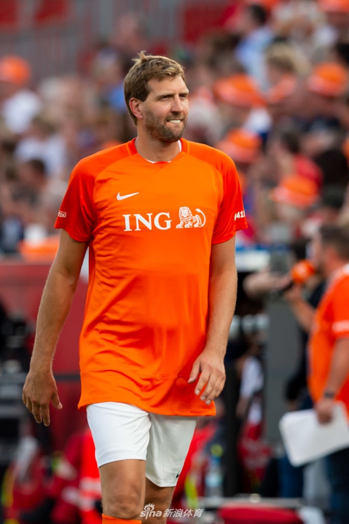 身高2米13的门将见过吗?诺天王变身绿茵场小飞机