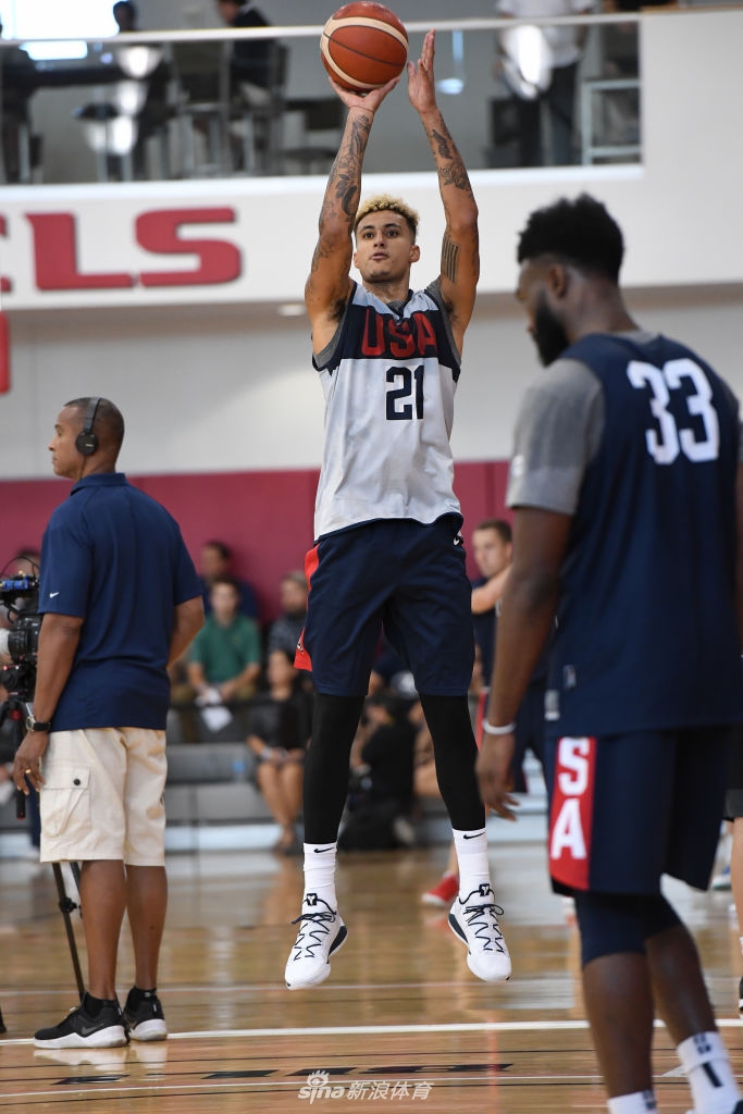 美国男篮训练波波维奇亲自上阵!这瑜伽动作太可爱了