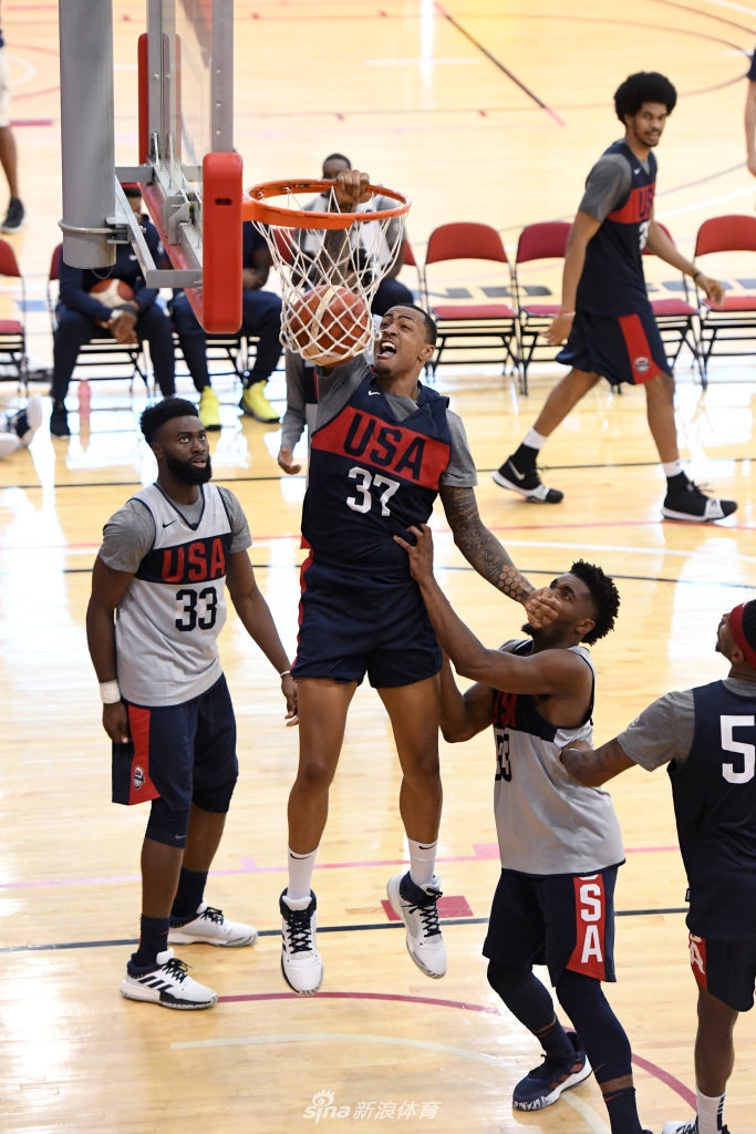 美国男篮训练备战 队内对抗赛波帅最忙