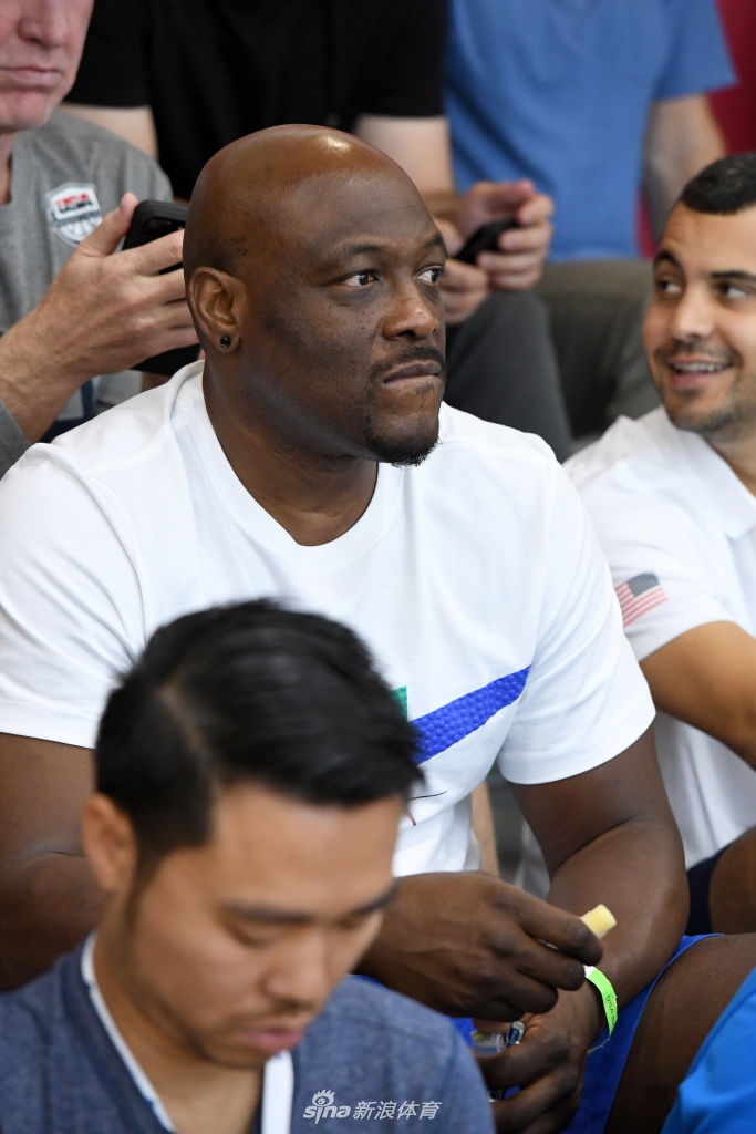 传奇球星里奇蒙德观战