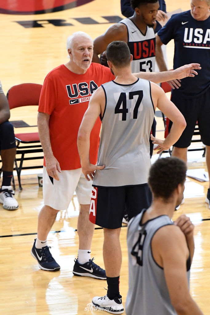 老波波讲个不停