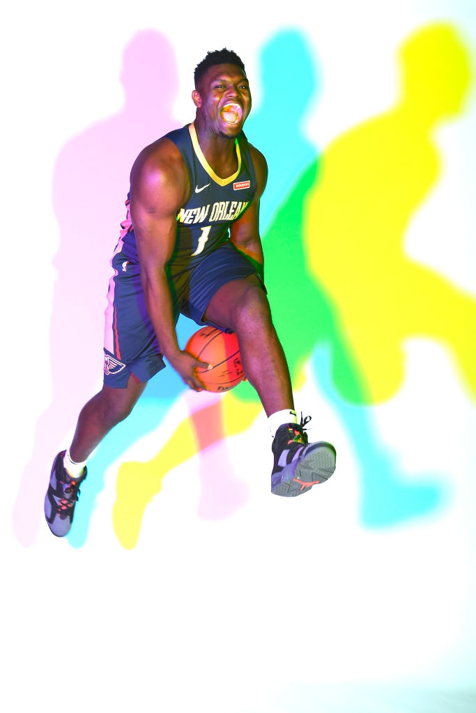 状元秀锡安引领2019新秀拍球衣写真