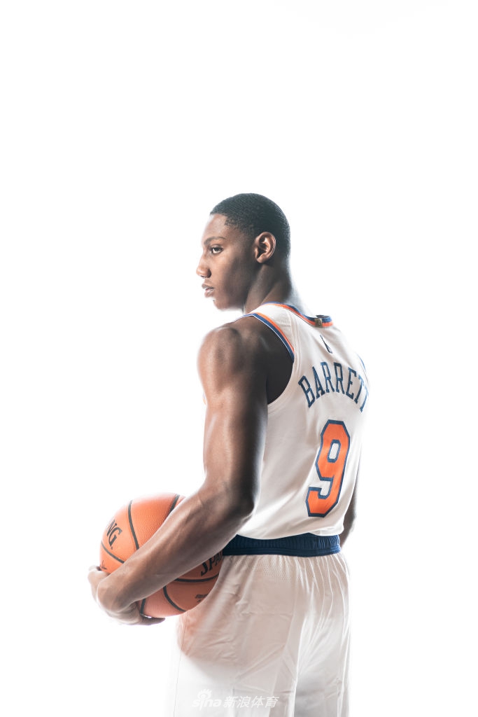 状元秀锡安引领2019新秀拍球衣写真