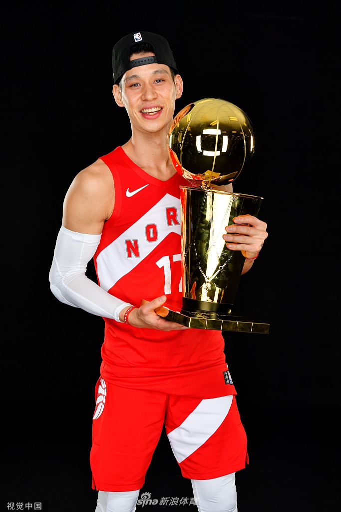 林书豪随猛龙夺得NBA总冠军