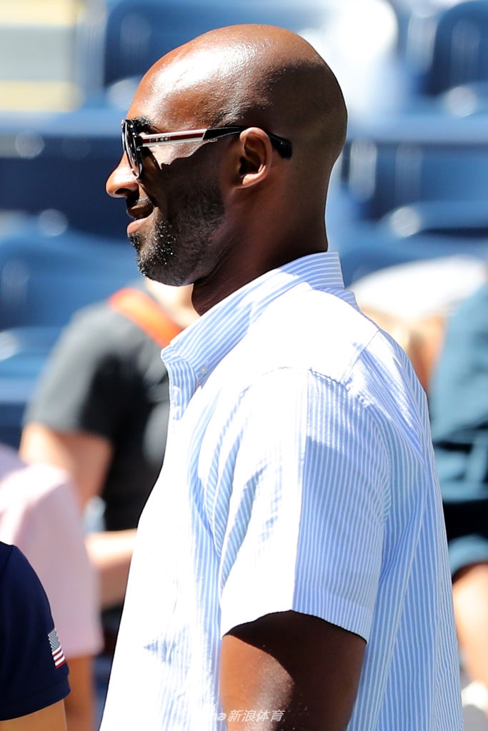 科比现身美网助威费德勒 两大天王合体