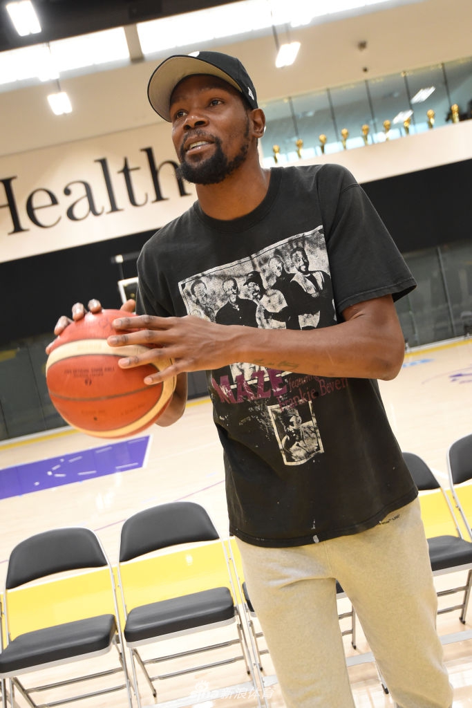 杜兰特跟腱伤势恢复形势喜人 詹皇追梦送祝福