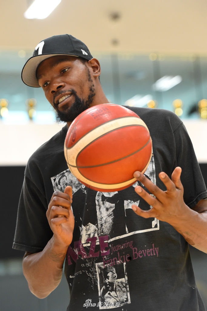 杜兰特跟腱伤势恢复形势喜人 詹皇追梦送祝福