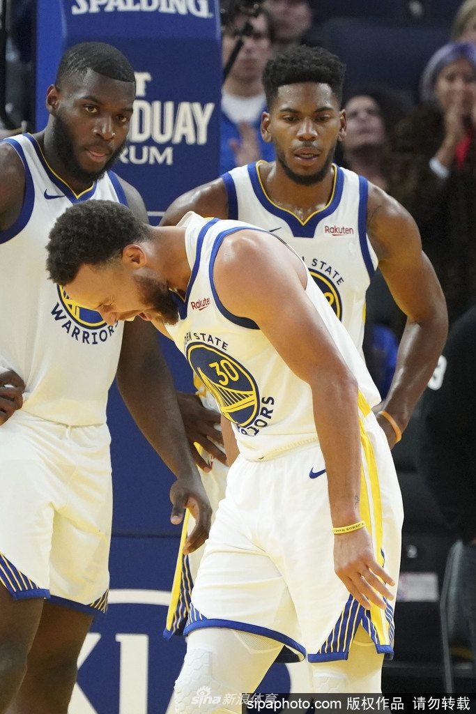 勇士再遭重创!库里摔倒左手骨折!