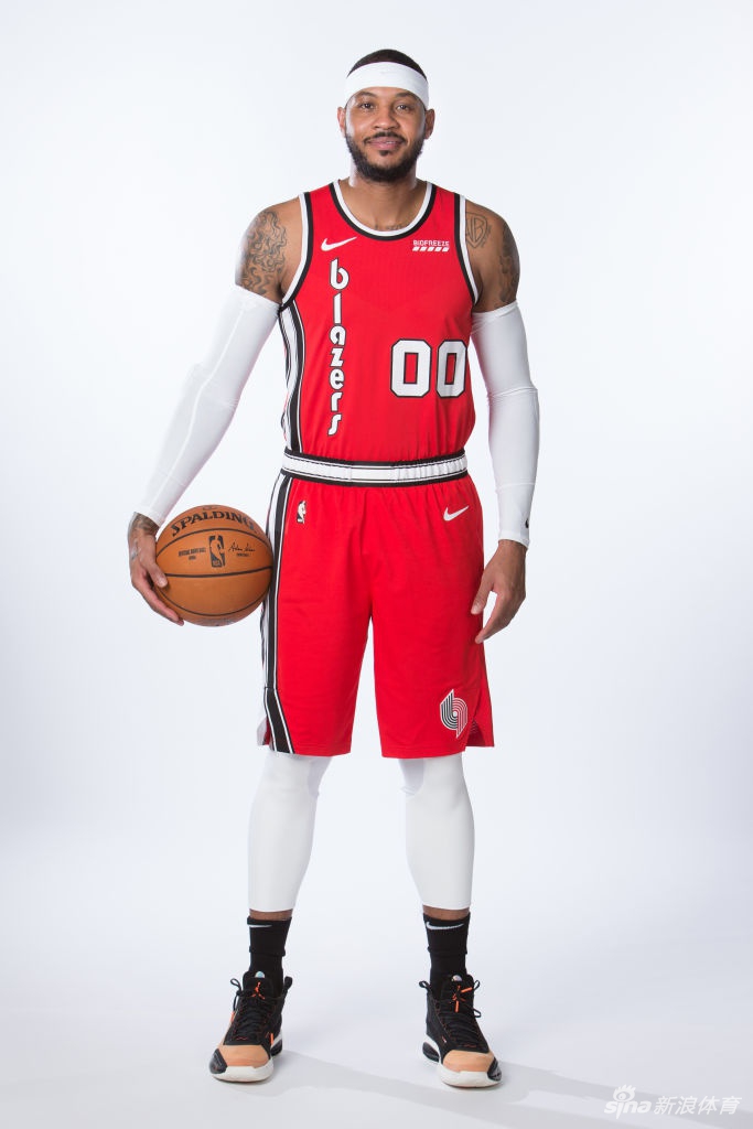 开拓者为安东尼补拍官方照 00号甜瓜位置稳了？