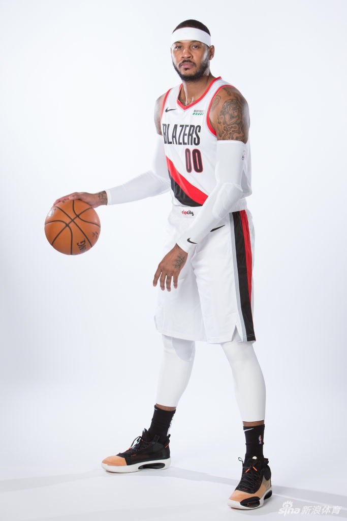 开拓者为安东尼补拍官方照 00号甜瓜位置稳了？