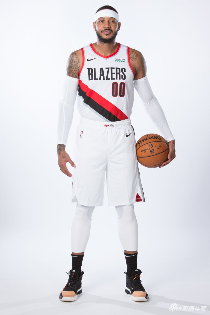 开拓者为安东尼补拍官方照 00号甜瓜位置稳了？