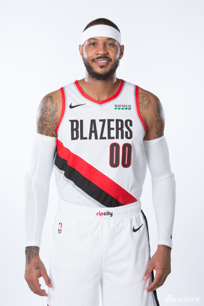 开拓者为安东尼补拍官方照 00号甜瓜位置稳了？