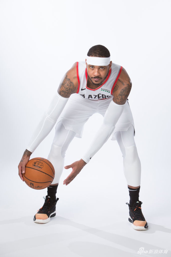 开拓者为安东尼补拍官方照 00号甜瓜位置稳了？