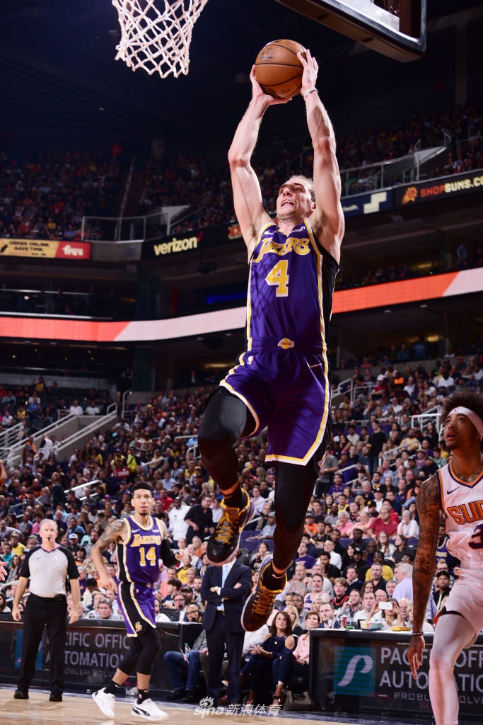 卡鲁索：不会参加扣篮大赛 胯下换手那种玩不了