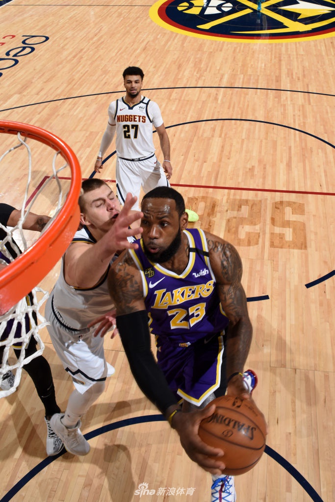 詹姆斯砍下三双