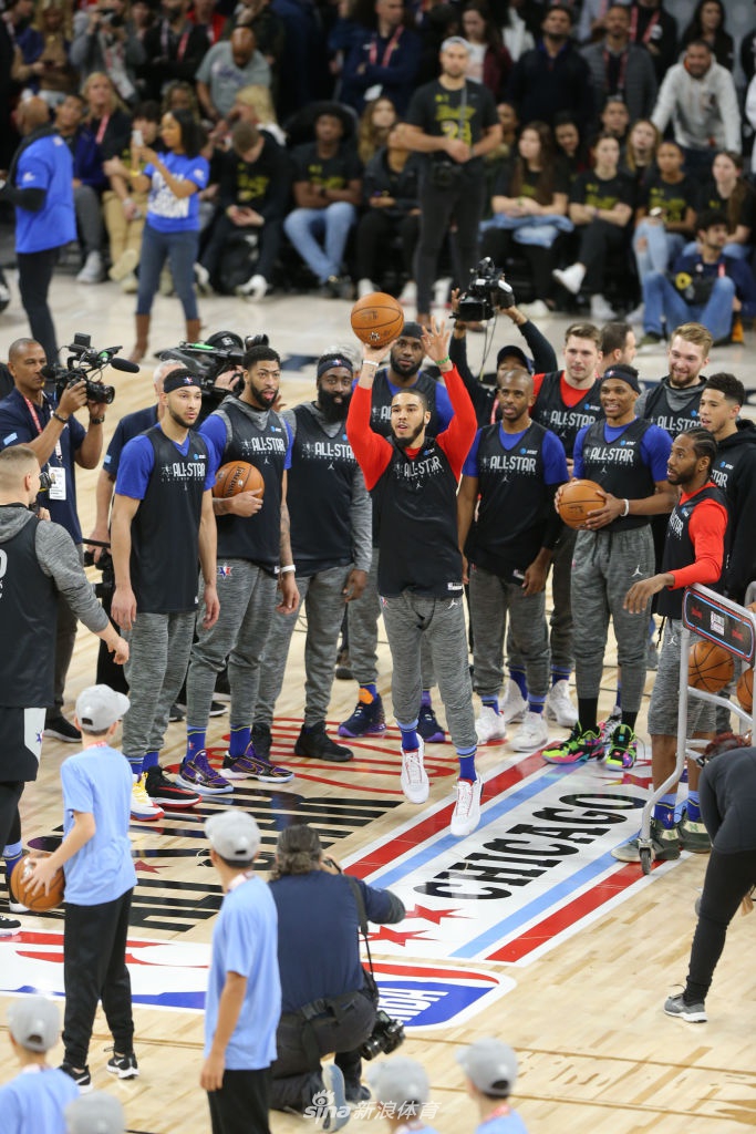 詹姆斯字母哥引领全明星训练备战正赛