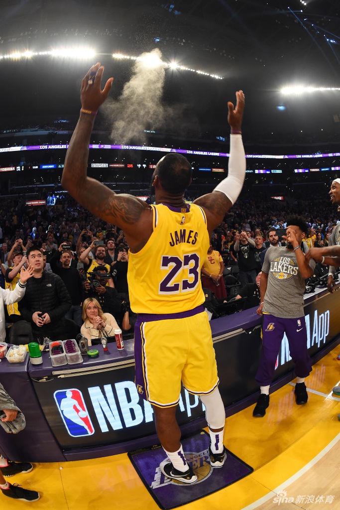 [NBA]雄鹿103-113湖人 詹姆斯37分锁定季后赛