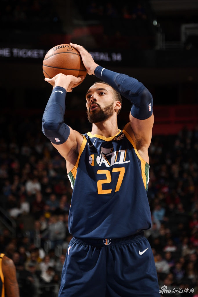 爵士球员戈贝尔新冠检测呈阳性 NBA宣布暂停本赛季