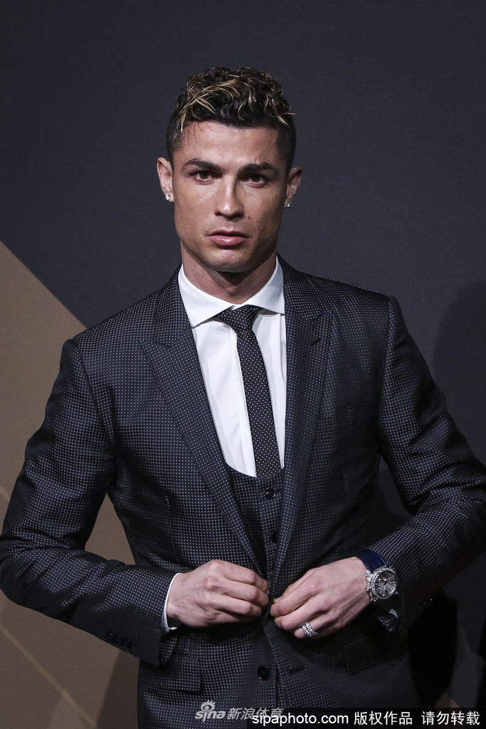 足坛第一人！体坛第三人！C罗收入将突破10亿美元