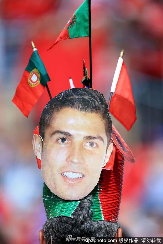 足坛第一人！体坛第三人！C罗收入将突破10亿美元