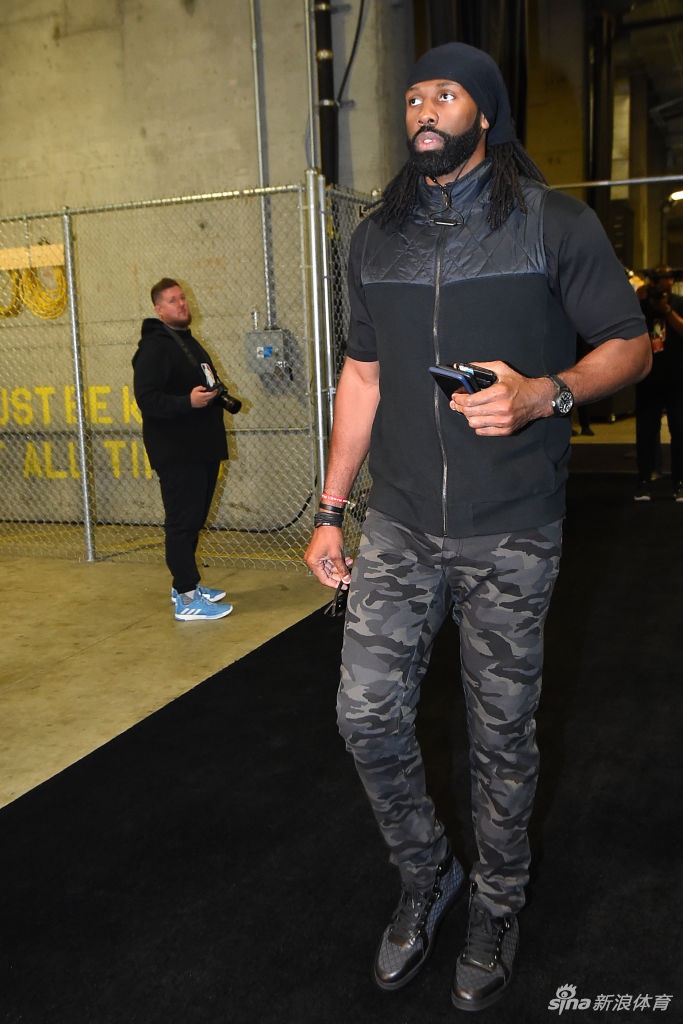 惊了！火箭38岁大叔刮完胡子变英俊小生