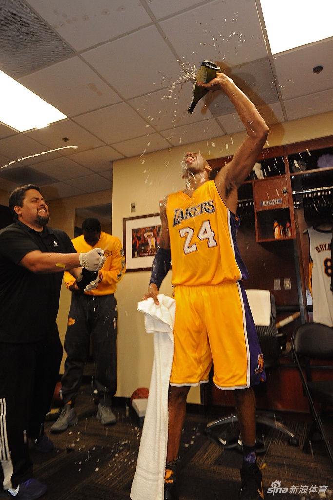 4年前今天科比告别战砍60分 24张老照片回顾最后一舞