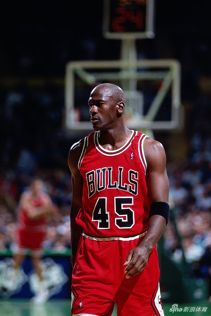 45号乔丹老照片：23号杀手本能仍在 依旧佛挡杀佛