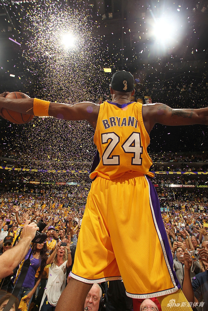 十年前的今天湖人抢七赢总冠军 科比夺生涯第五冠