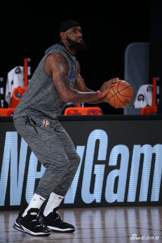 [NBA热身赛]湖人123-116奇才 詹眉休战JR砍20分