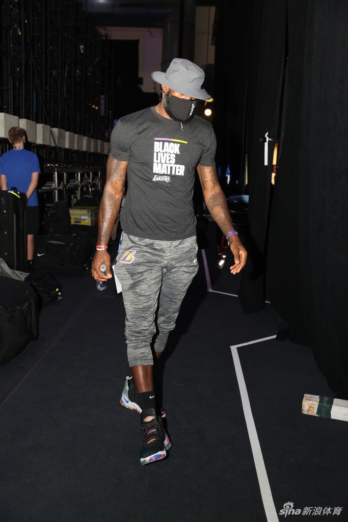 [NBA热身赛]湖人123-116奇才 詹眉休战JR砍20分