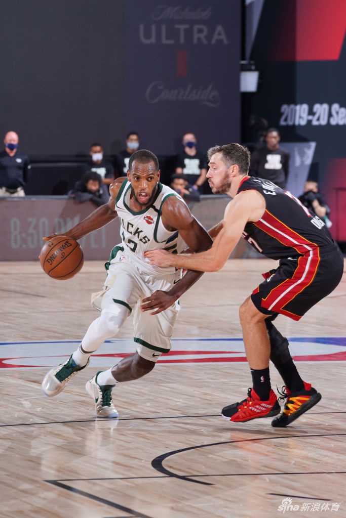 [NBA季后赛]雄鹿118-115热火 字母伤退米德尔顿36分