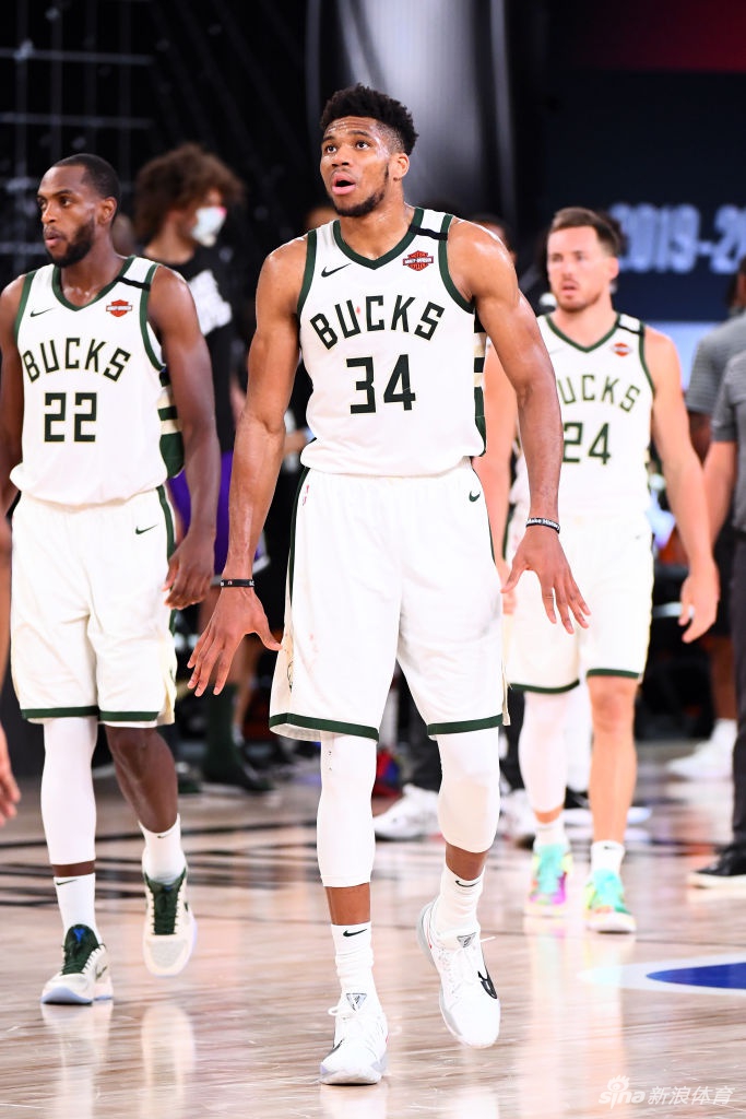 [NBA季后赛]雄鹿118-115热火 字母伤退米德尔顿36分